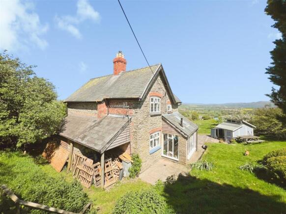 2 bed property, in Sarn, £275,000