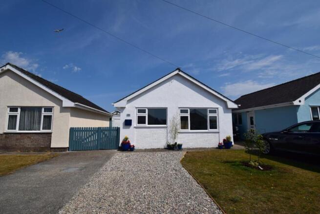 2 bed property, in Cefn Y Gader, £215,000