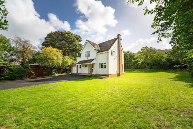4 bed property, in Main Road, £699,950