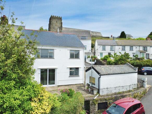 2 bed property, in School Street, £250,000