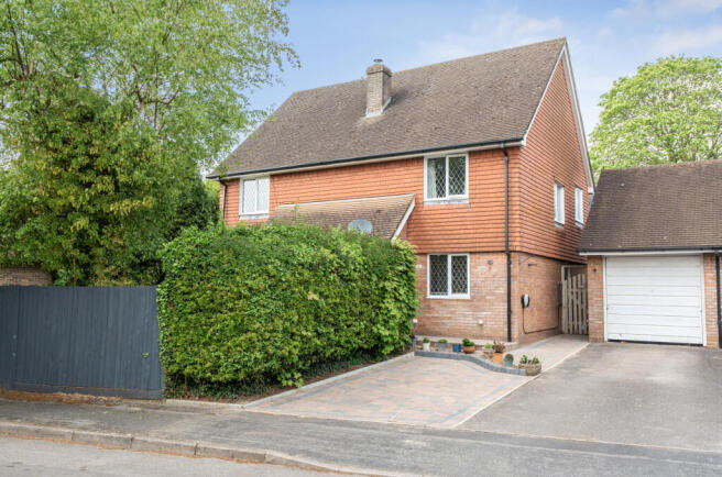 4 bed property, in Long Barrow Close, £675,000
