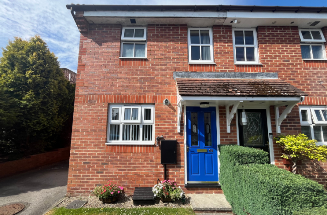 2 bed property, in Chestnut Court, £105,000