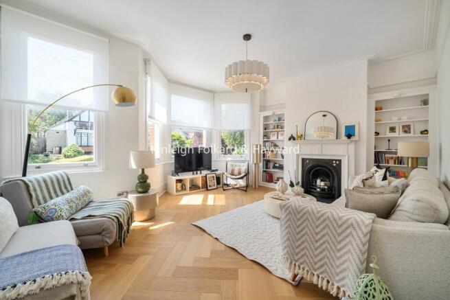 2 bed property, in Victoria Road, £875,000
