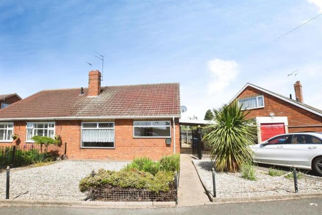 3 bed property, in Compass Road, £155,000