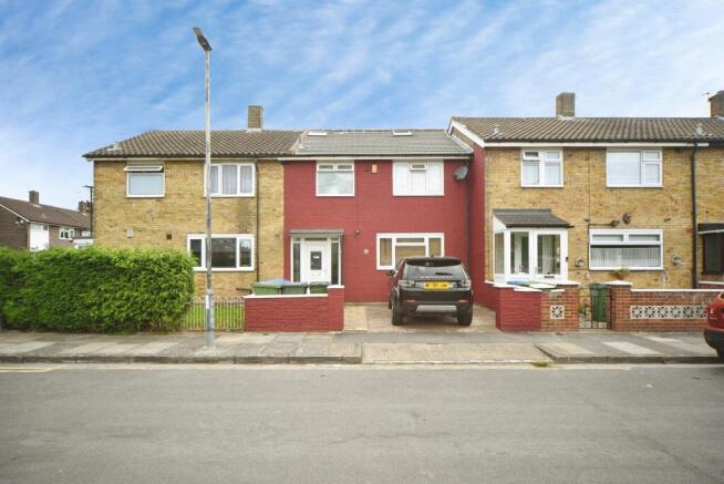 6 bed property, in Luffield Road, £850,000