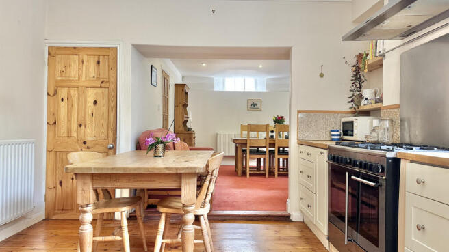 4 bed property, in Sand Street, £645,000