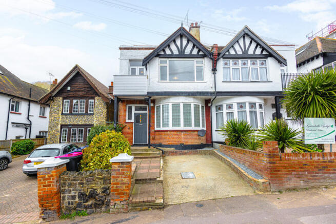 3 bed property, in Grand Drive, £375,000