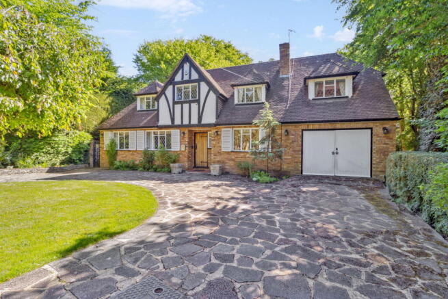 3 bed property, in Oak Glade, £1,495,000