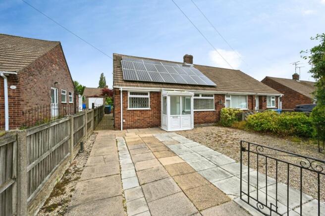 1 bed property, in Southwell Road East, £175,000