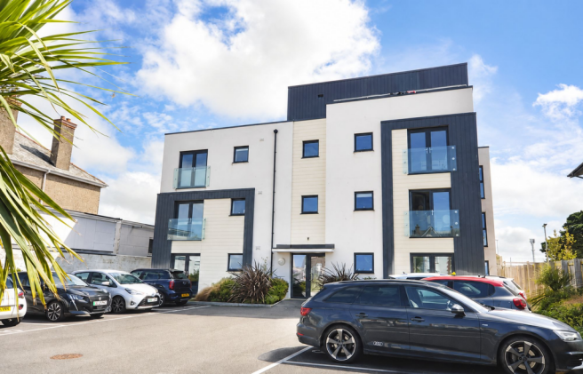 2 bed property, in Felicia House, £230,000