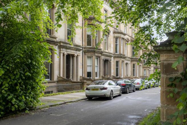 2 bed property, in 2A Devonshire Terrace, £375,000