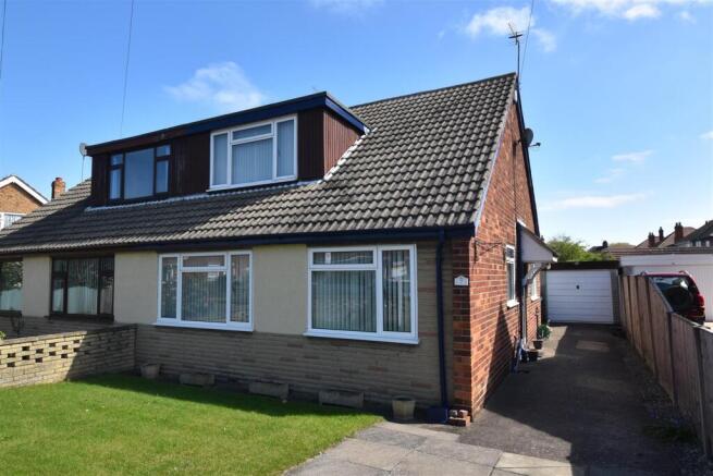 4 bed property, in The Parkway, £235,000
