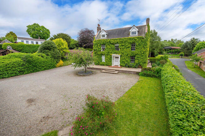 5 bed property, in Hilton House, £795,000