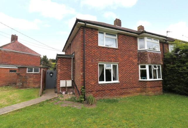 2 bed property, in Grange Road, £200,000