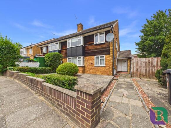 2 bed property, in Gerrards Close, £325,000