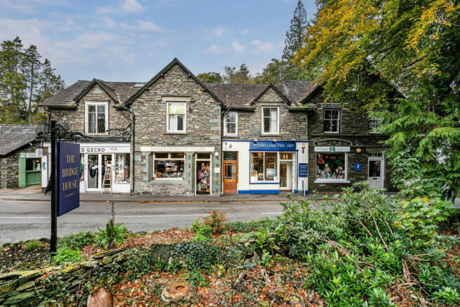 4 bed property, in Stock Lane, £275,000