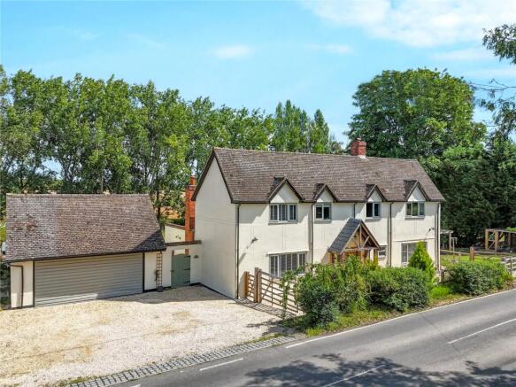 4 bed property, in Blackmore End, £835,000