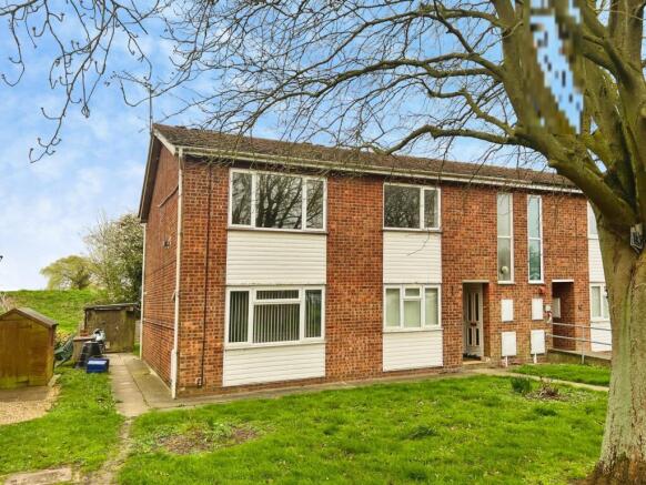 2 bed property, in Severn Road, £85,000