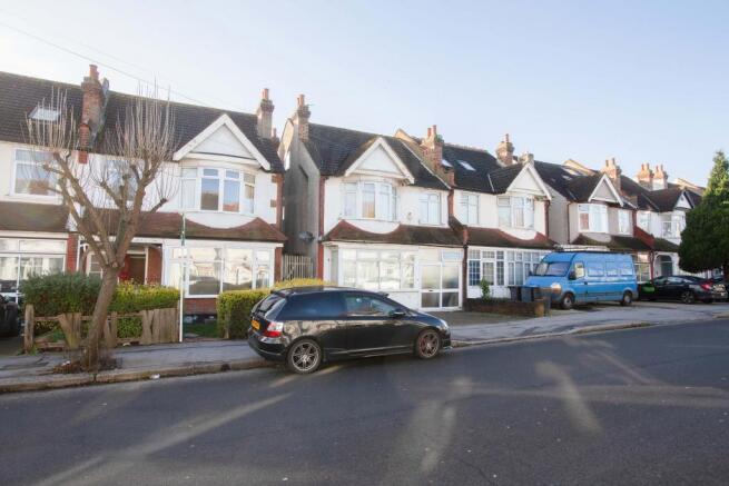 2 bed property, in Galpins Road, £342,000