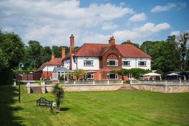 8 bed property, in Lindrick Common, £3,295,000
