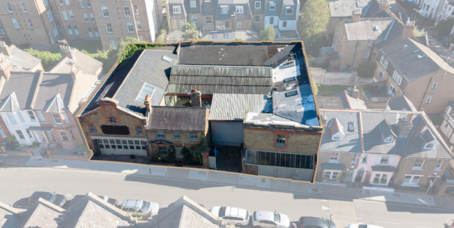 8 bed property, in 45 The Vineyard, £5,000,000