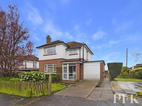 3 bed property, in Millcroft, £350,000