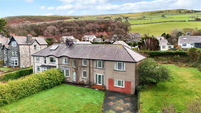 6 bed property, in Llwyngwril, £450,000