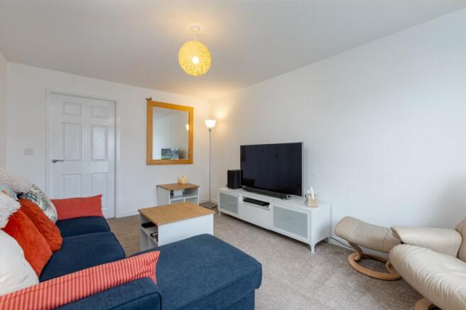 4 bed property, in Poppy Close, £260,000