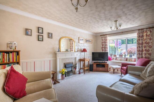 4 bed property, in Hall Brow Close L39, £425,000