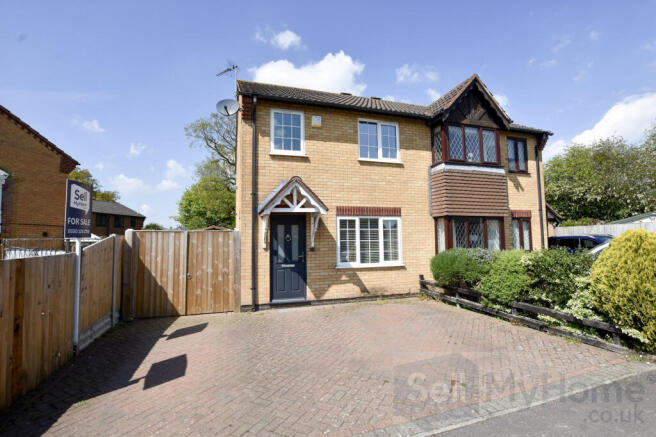 3 bed property, in Kinross Way, £240,000