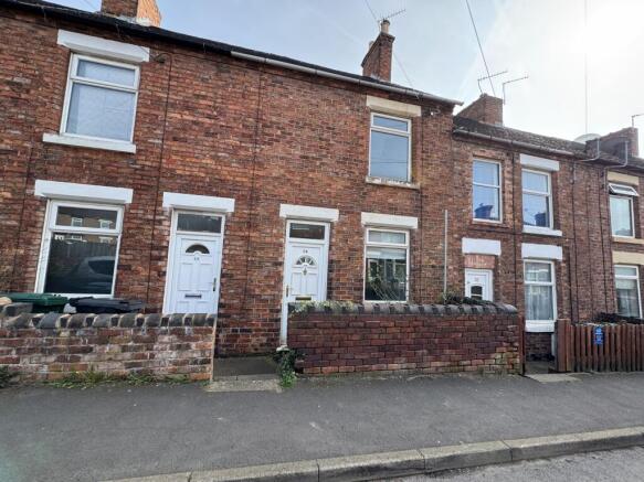 2 bed property, in Midland Road, £100,000