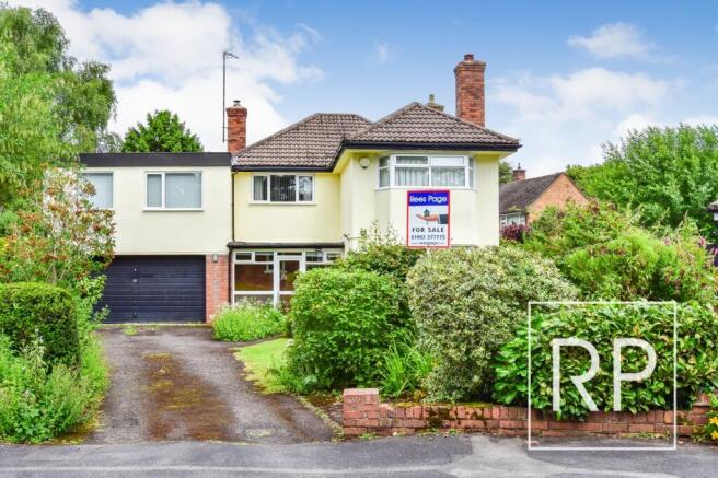 4 bed property, in Finchfield Hill, £600,000
