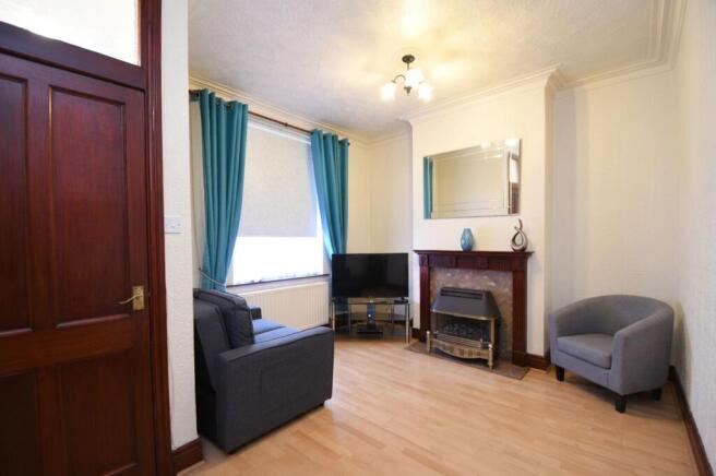 2 bed property, in Keswick Grove, £170,000