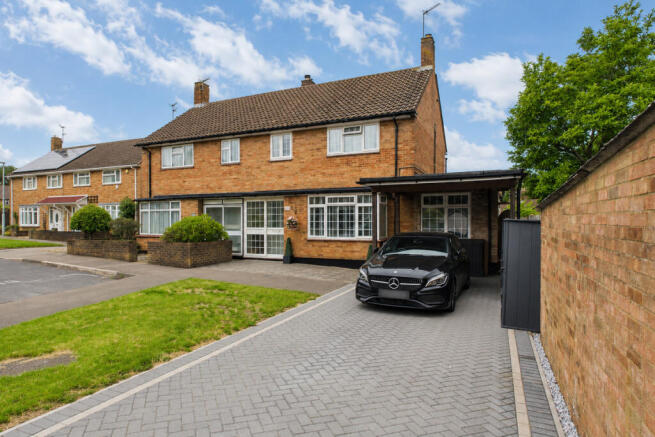 4 bed property, in Winding Shot, £575,000