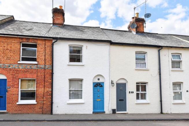 2 bed property, in Greys Hill, £450,000