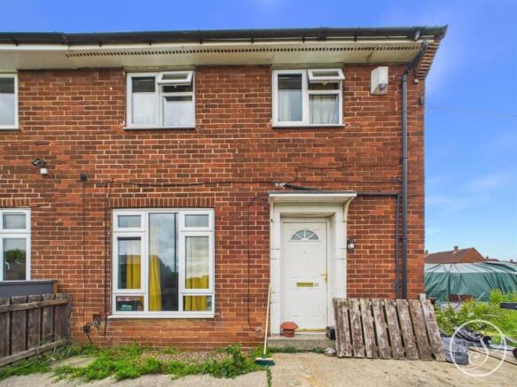 2 bed property, in Barncroft Rise, £220,000