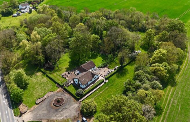 4 bed property, in Kimbolton Road, £825,000