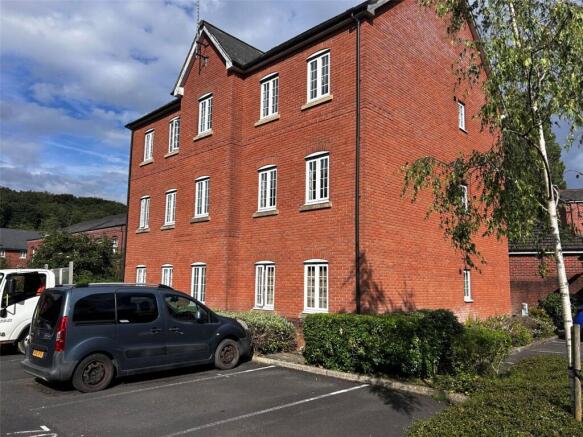 1 bed property, in Mill Court Drive, £80,000