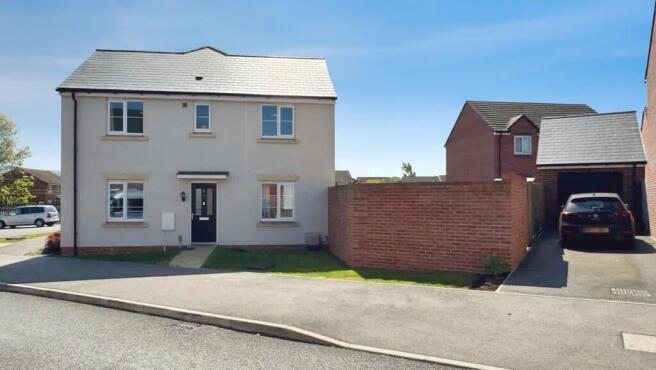 3 bed property, in Amazon Way, £300,000
