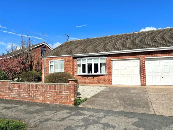 2 bed property, in Well Lane, £220,000