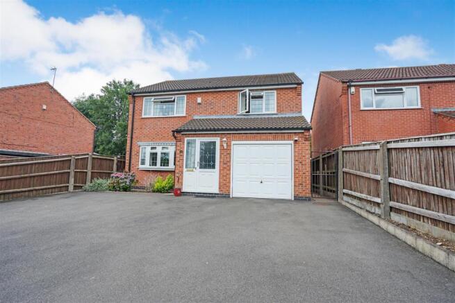 3 bed property, in Nailstone Road, £450,000