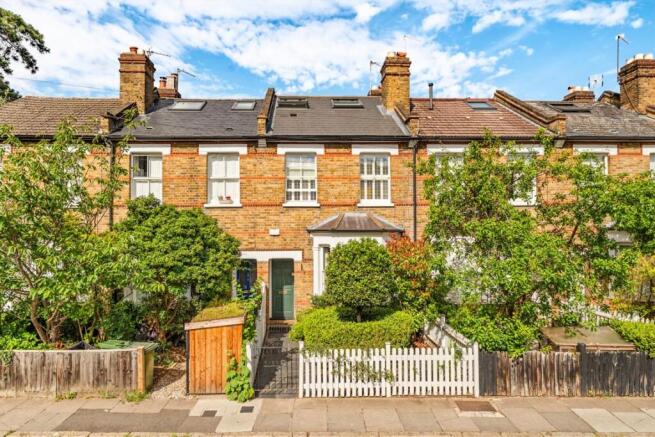 4 bed property, in Oak Lane, £1,250,000