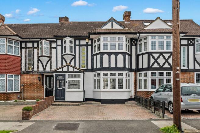 3 bed property, in Kingsbridge Road, £550,000