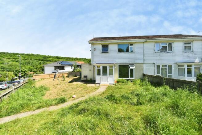 3 bed property, in Middleton Rise, £300,000