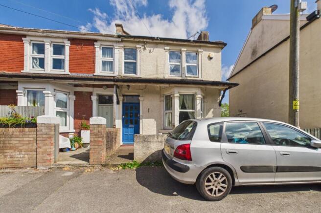 4 bed property, in New Road, £250,000