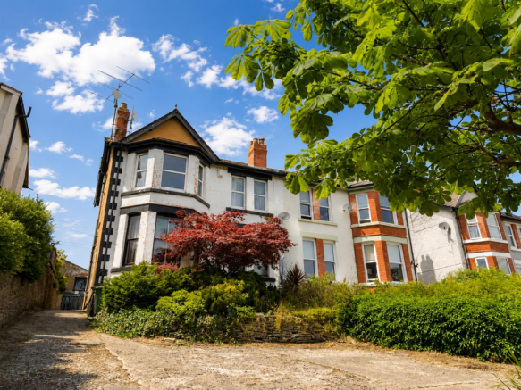 5 bed property, in Pensby Road, £525,000