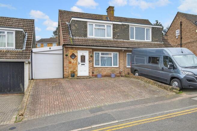 3 bed property, in Woodlands Road, £350,000