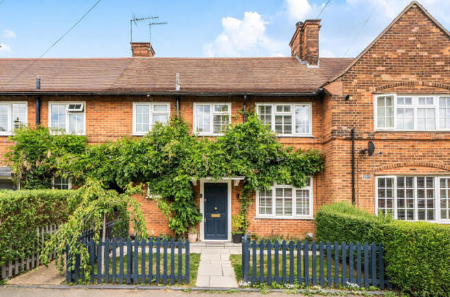 3 bed property, in Yew Tree Road, £965,000