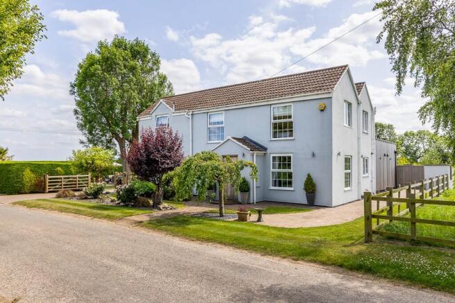 5 bed property, in Church End, £725,000