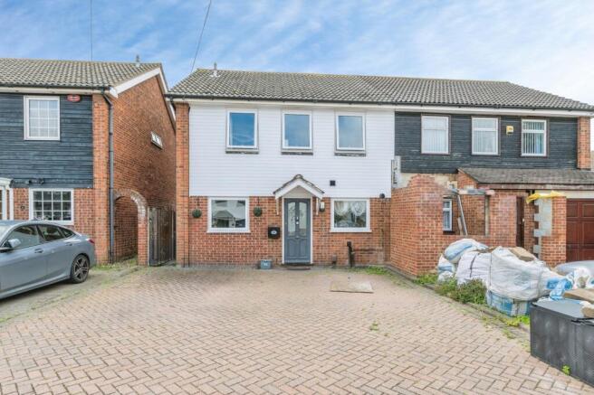 4 bed property, in Maytree Close, £500,000